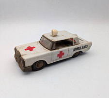 voiture miniature en tôle