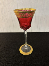Verre à vin modèle Thistle rouge en cristal de Saint Louis