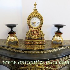 Cartel sur socle avec 2