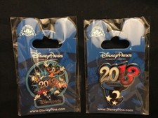 Pin's Disneyland Paris 2013 lot de 2 pin's
