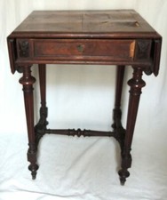 Petite table de couture à 2