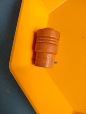 Ancienne douille voleuse en bois tourné et laiton à baïonnette de 4 cm de haut