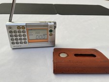 Rare pocket radio FM-AM SONY ICF-C1200 avec etui