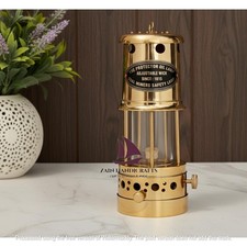 Lampe à pétrole ancienne