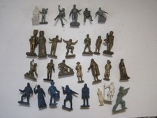 LOT DE 28 FIGURINES COLLECTION