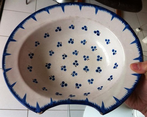 Plat barbe faience xixéme - à,