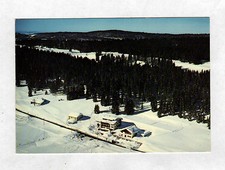 LAMOURA (39) CENTRE de VACANCES "NEIGE & PLEIN AIR" en vue aérienne en 1985