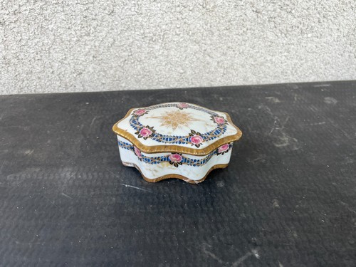 Ancienne petite boîte - , /
