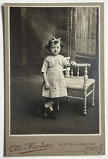 PARIS Fillette dans le studio