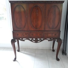 Exceptional English Chippendale Style Flame Mahogany Bar Server Cocktail Cabinet