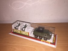 VÉHICULE MILITAIRE moulé