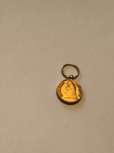 Pendentif ancien médaille