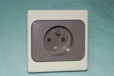 Legrand diplomat PRISE 2P+T