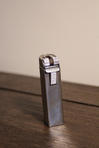 Ancien briquet gaz - à,