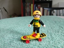 Sports Jeux City Life PLAYMOBIL N° 3 - Petit garçon et sa planche à roulettes