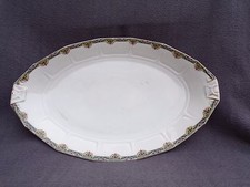 grand plat ovale en porcelaine