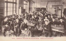 75 CPA PARIS INSTITUTION NATIONALE DES SOURDS MUETS ATELIER CORDONNERIE