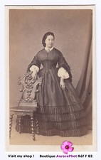 FEMME SECOND EMPIRE EN LONGUE ROBE SOMBRE, CDV ARMAND à BORDEAUX, 1865 -F81