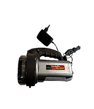 Lampe torche rechargeable puissante – Projecteur portatif avec chargeur secteur