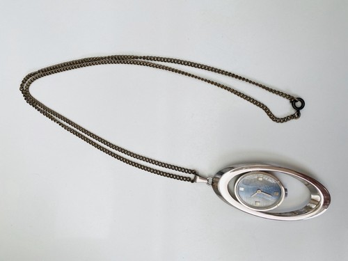 Collier pendentif montre