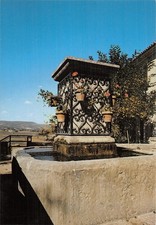 04 DAUPHIN FONTAINE DE LA MAIRIE