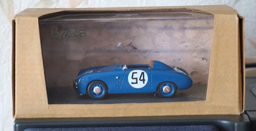 Bizarre panhard x84 - 1/43,