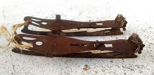 Paires anciens patins a - anciens,