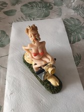 Statuette érotique en résine