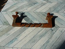 ancienne poignee en fer forgé torsadé de porte ou portail