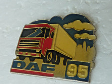pin's pins badge  auto camion DAF 95. Tab1