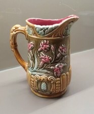 Ancien pichet en barbotine ONNAING N°376  Décor floral.hauteur de 16,5 cm