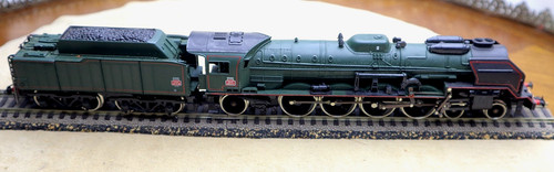 Une grande locomotive - grande,