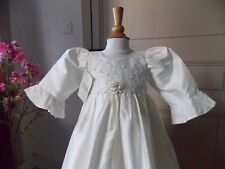 Robe de bapteme  neuf soie bebe fille 6-9mois avec défauts bébé ou poupée