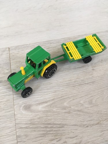 Ancien tracteur avec - ancien,