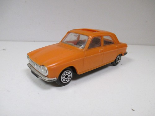 Peugeot 204 orange par - orange,