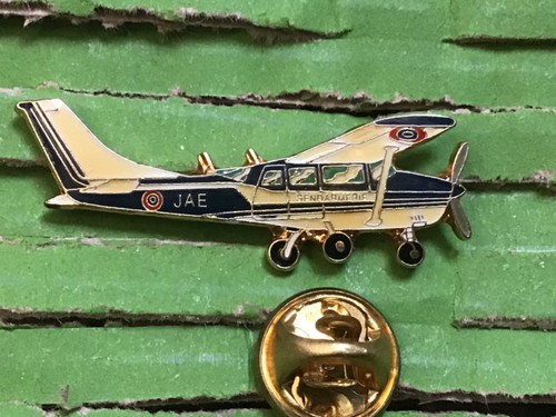 Pins cessna signé segalen - cessna,