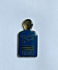 52 -  Pin's PARFUM JOHNNY HALLYDAY - RETIENS LA NUIT PERFUME PROFUMO