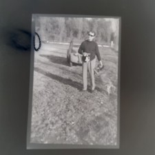 SNAPSHOT NEGATIF HOMME LUNETTE SOLEIL CITROEN 2 CV APPAREIL CIRCA 1950 6 X 9 CM