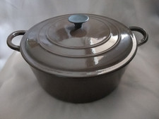 Cocotte  Le Creuset, Cocotte en fonte Marron ,défaut Couvercle Et Au Fond
