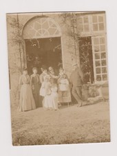 Photo ancienne famille devant maison porte fenêtre fin XIXe début XXe mode