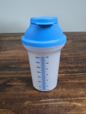 Tupperware shaker - 15, oz.
