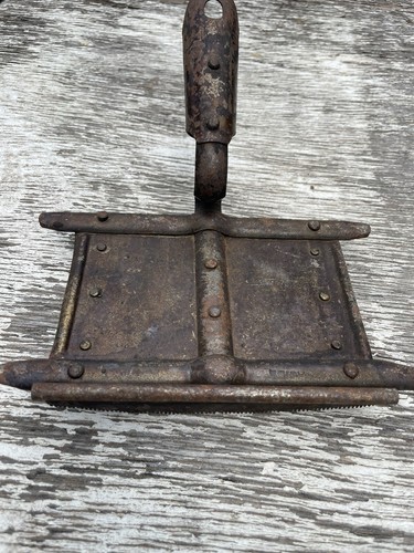 Etrille fer forgé brosse - , à