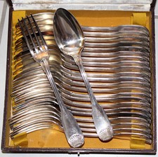 12 Couverts (Fourchette/Cuillère) mét. arg., mod. filet/coquille CAILAR BAYARD