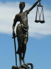 Vintage Store Dame Justice