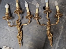 PAIRE D’APPLIQUES A 3 BRAS DE LUMIÈRE EN BRONZE DORÉ, STYLE LOUIS XV (H 45 cm)