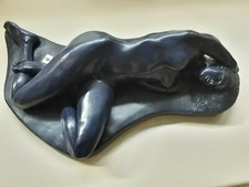 Sculpture personnage argile femme nue couchée : "Maryse" patine bleue 