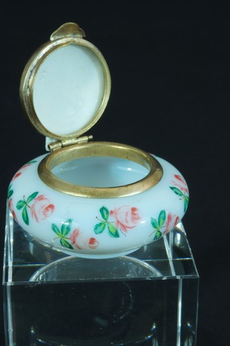 Ancien ravissant petit encrier