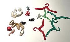 Lot accessoires Vintage Barbie Tutti et autres Ceintres Chaussures yoyo brosse