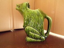 Ancien pichet en forme de