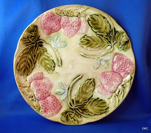 Assiette ancienne barbotine - assiette,